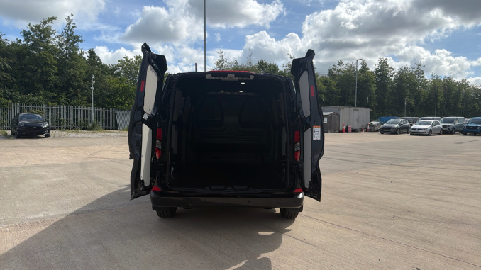 Ford Transit Custom 320 L2 Diesel Fwd 2.0 EcoBlue 136ps H1 Van Limited - Image 3